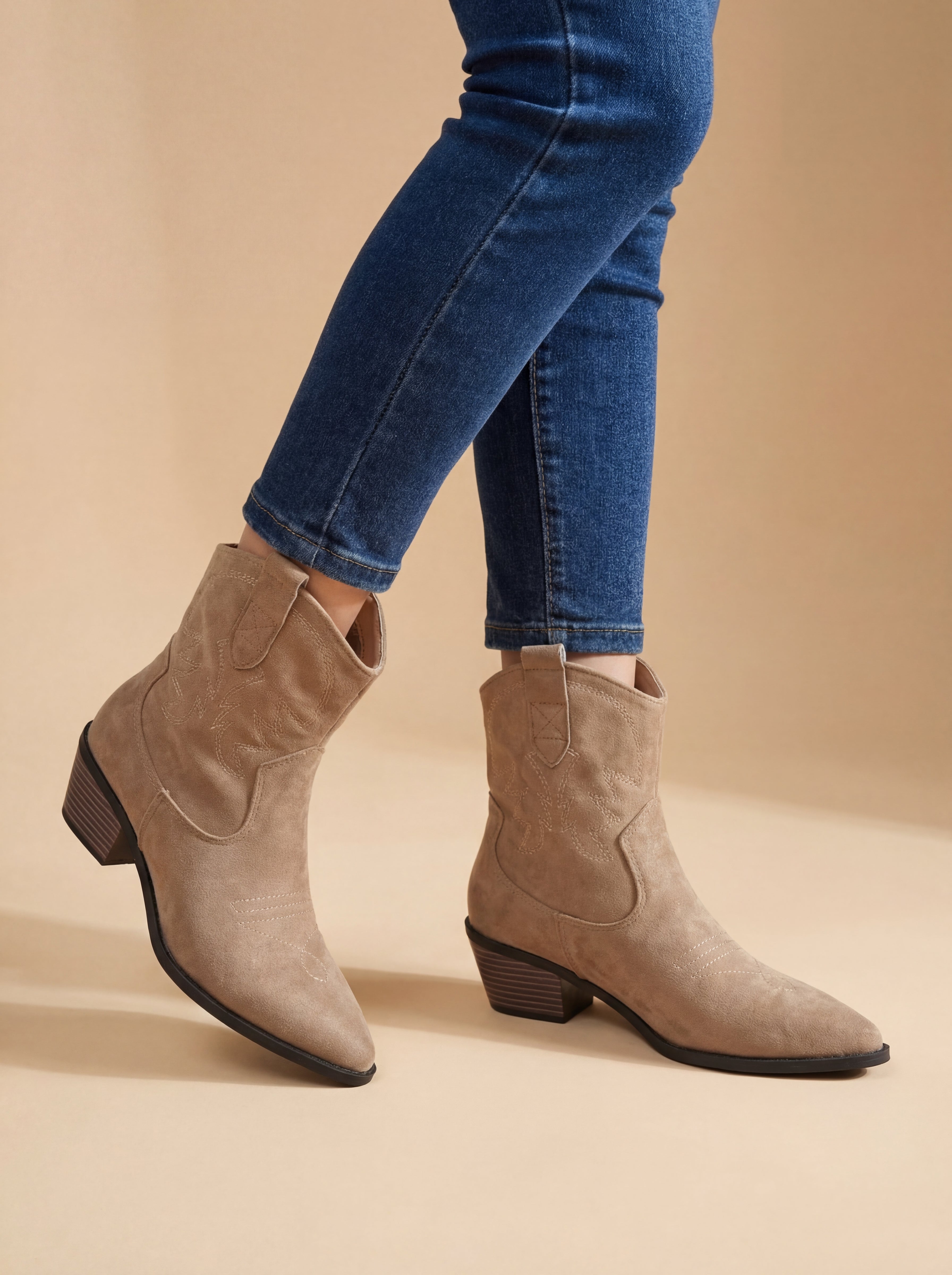 Westernstiefel für Damen – Klassischer Cowboystil mit Moderner Vielseitigkeit