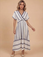 Gestreiftes Damen-Maxikleid in Wickeloptik