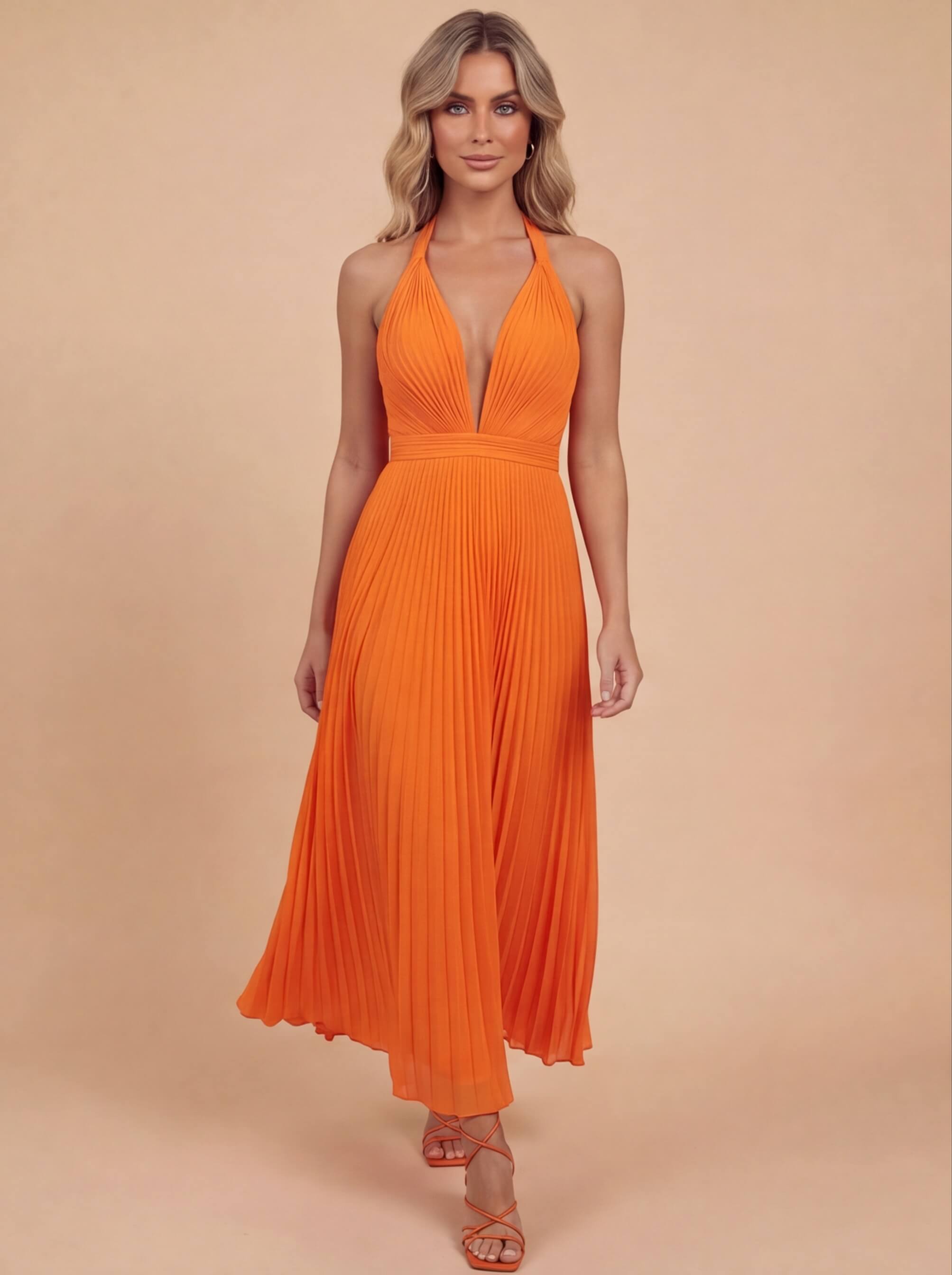 Vestido maxi plisado elegante con cuello halter
