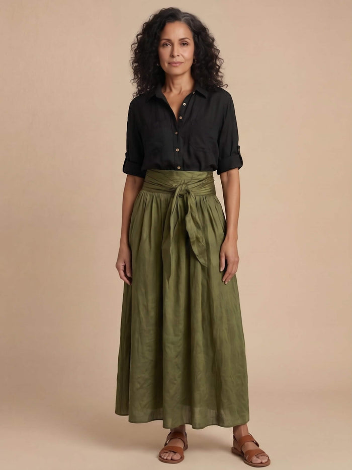 Damen-Set aus Hemdbluse und Rock mit Bindegürtel