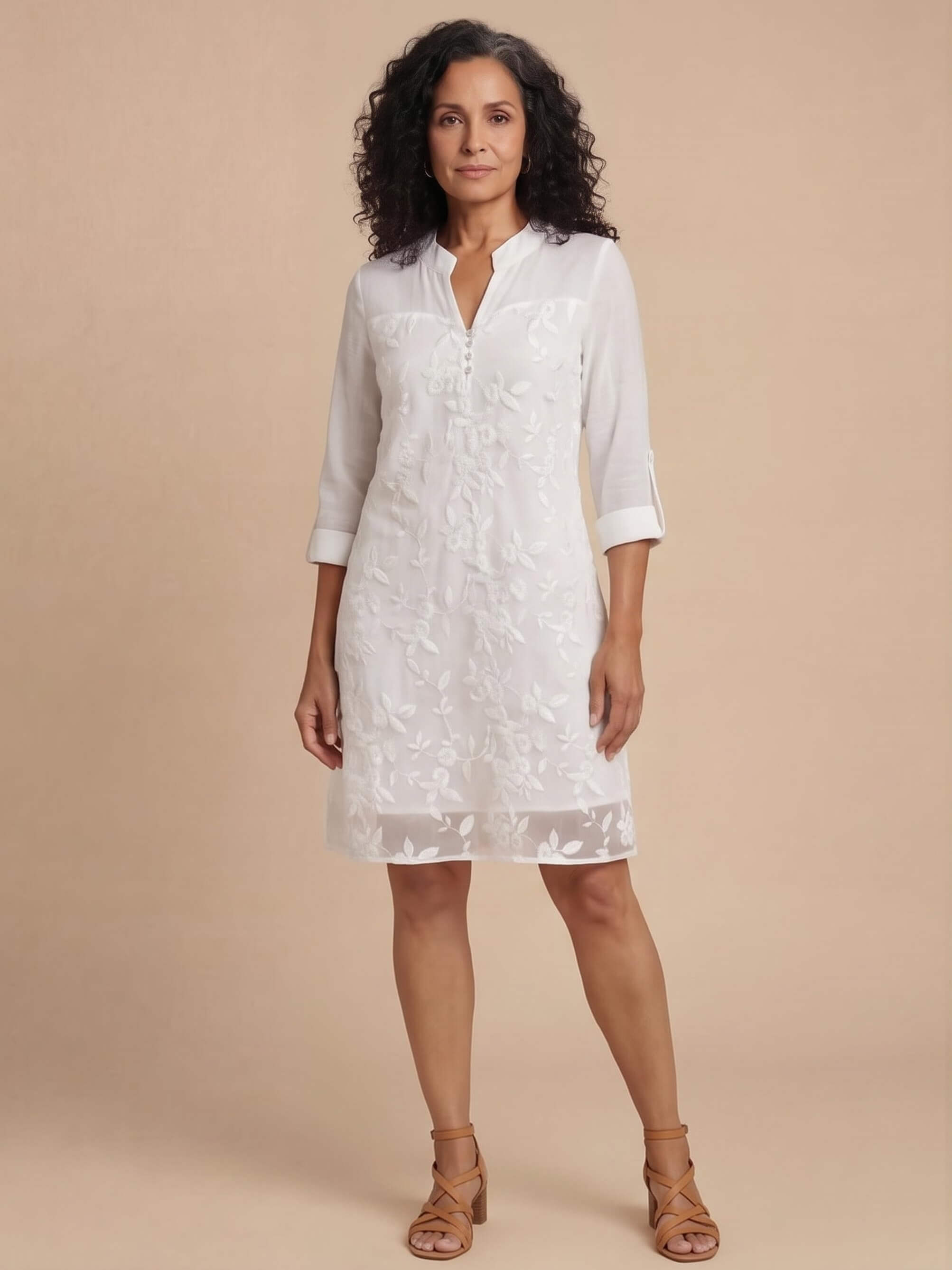 Damen-Minikleid mit Stickerei und transparentem Saum