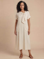 Damen-Maxikleid mit Schleifen-Ausschnitt und Taschen