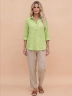 Damenbluse mit Kragen und Knopfdetails
