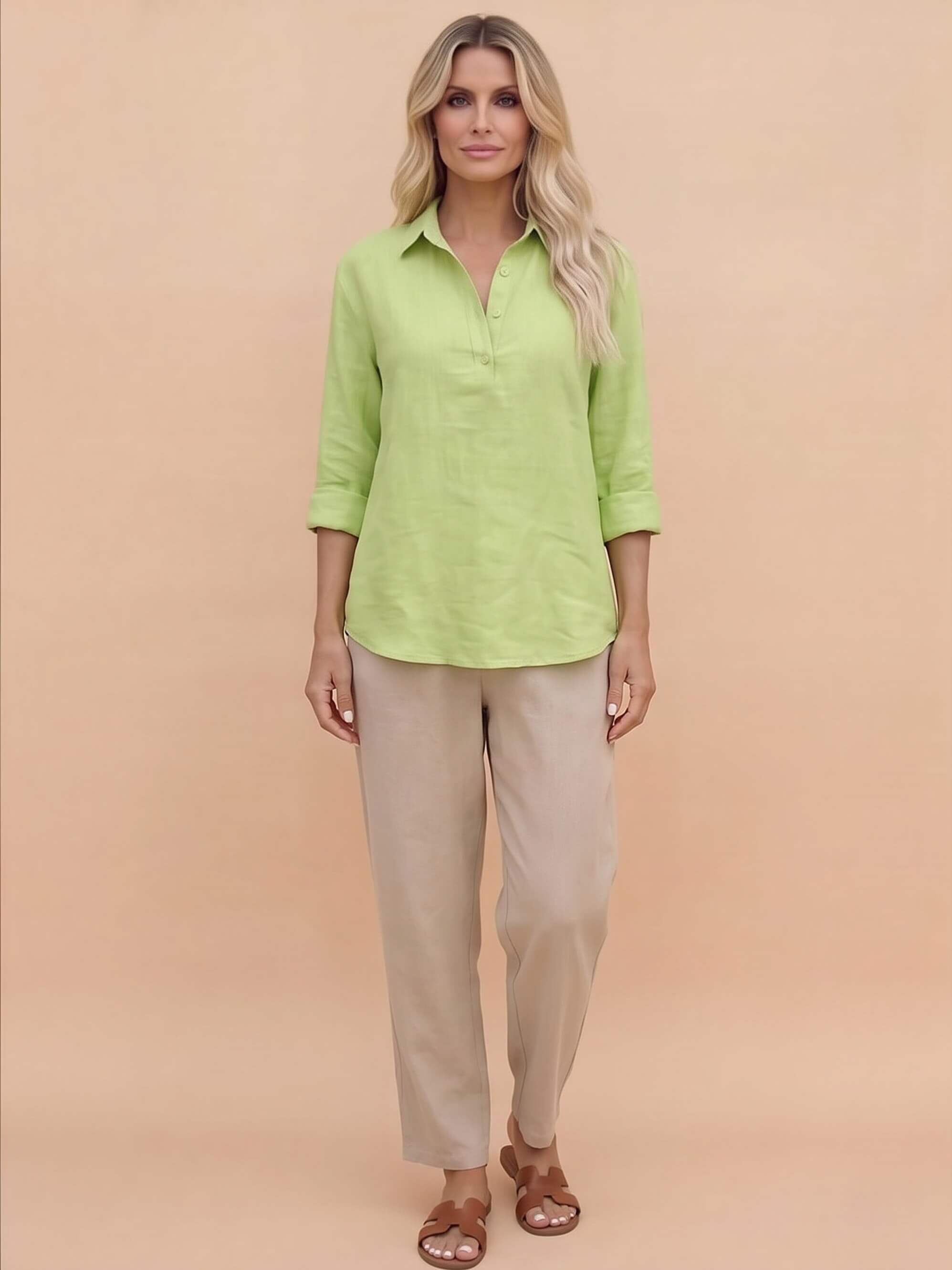 Damenbluse mit Kragen und Knopfdetails