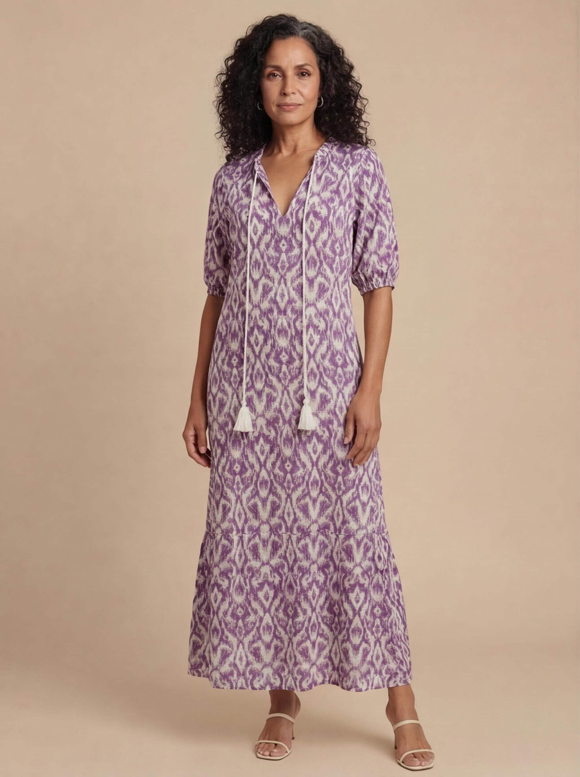 Damen Boho Maxikleid – Mit Quasten-Detail & Fließender Silhouette