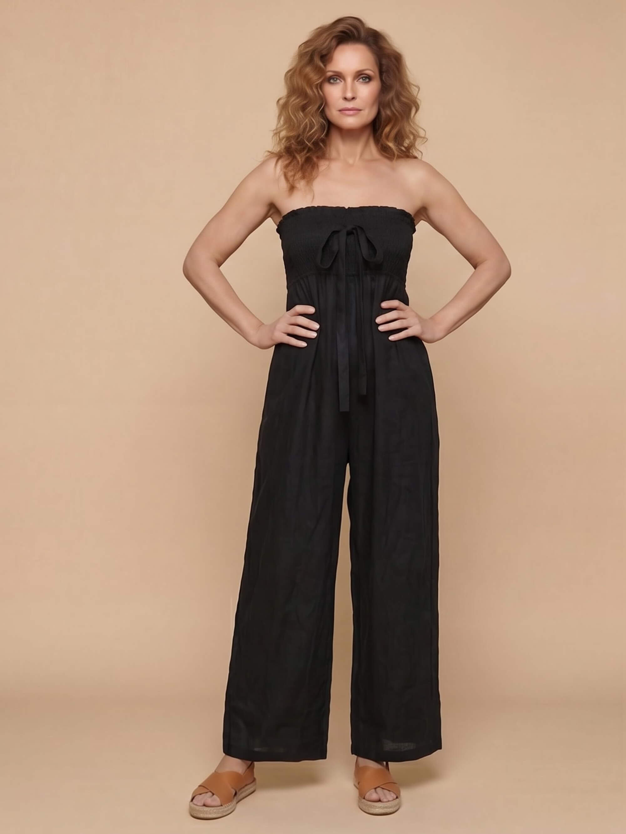 Damen-Jumpsuit mit trägerlosem Smokoberteil und weitem Bein