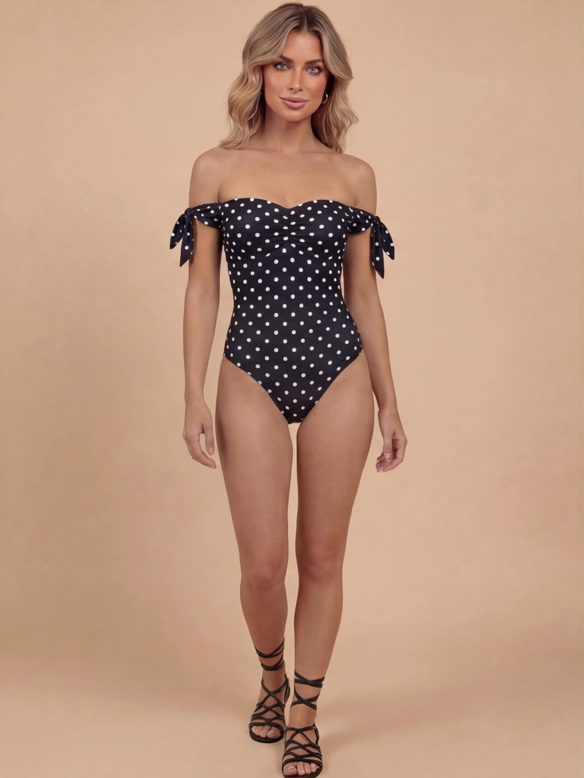 Damen-Badeanzug mit Carmen-Ausschnitt und Punkte-Print