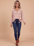 Boho Damenbluse mit Spitze und Schlitz-Ausschnitt – Leicht & Feminin