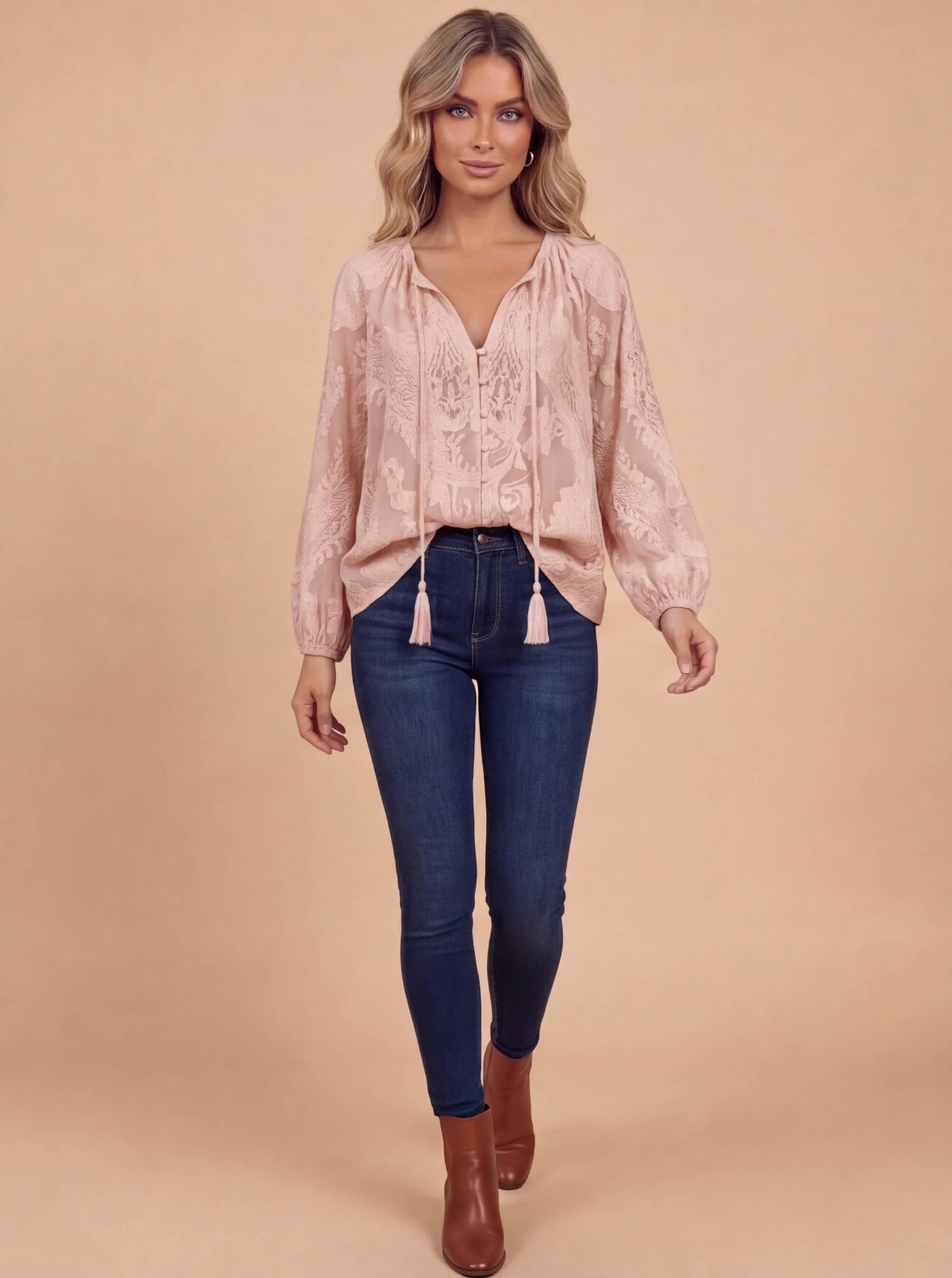 Boho Damenbluse mit Spitze und Schlitz-Ausschnitt – Leicht & Feminin