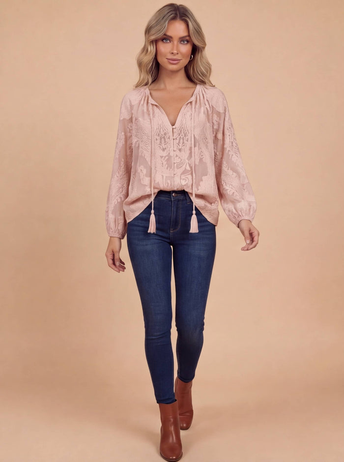 Boho Damenbluse mit Spitze und Schlitz-Ausschnitt – Leicht & Feminin