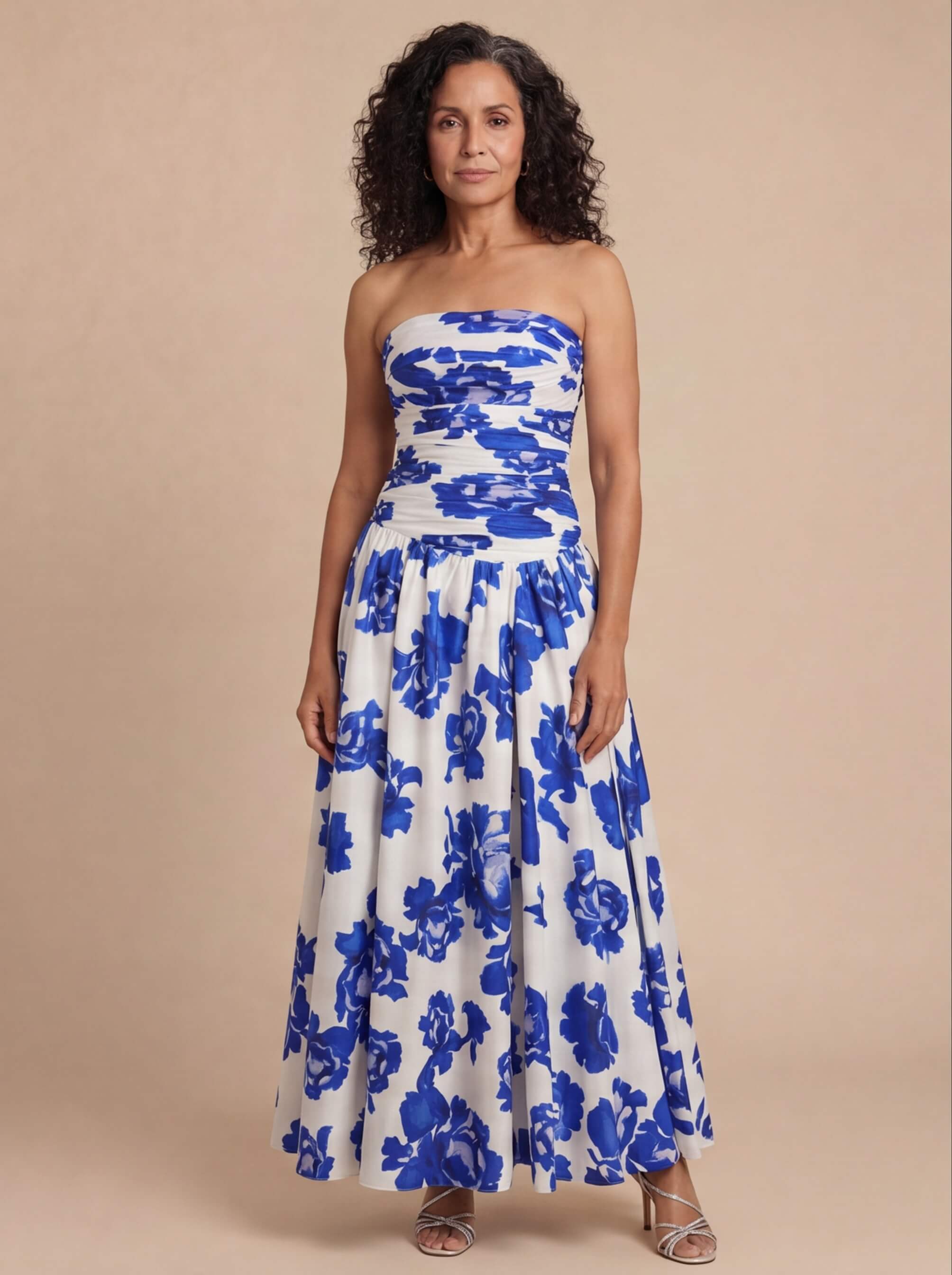 Damen Trägerloses Florales Maxikleid – Eleganz in Bewegung