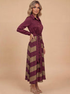 Gestreiftes Damen-Maxi-Hemdkleid mit Bindegürtel