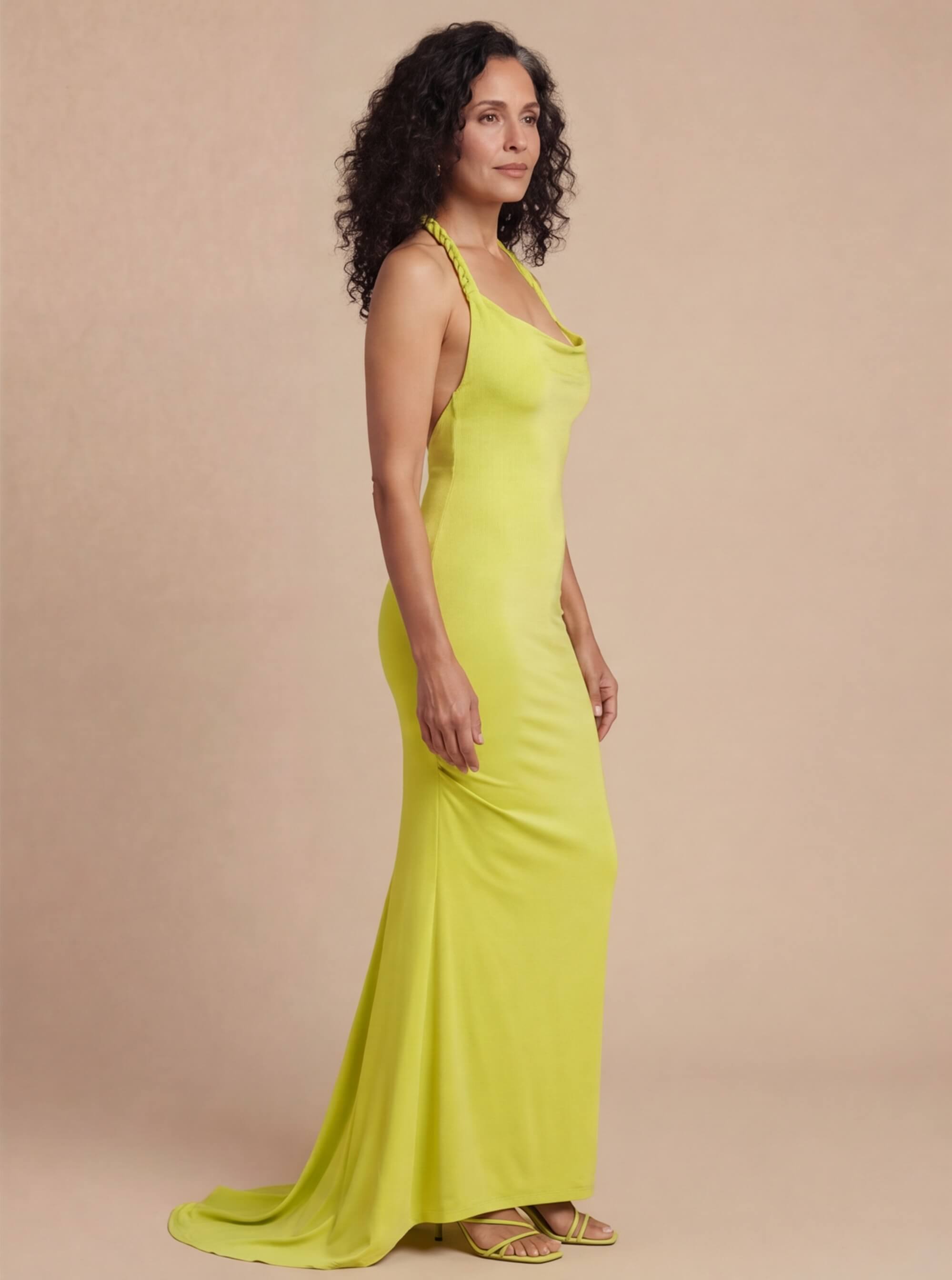 Damen-Maxikleid mit Carmen-Ausschnitt und figurbetonter Silhouette