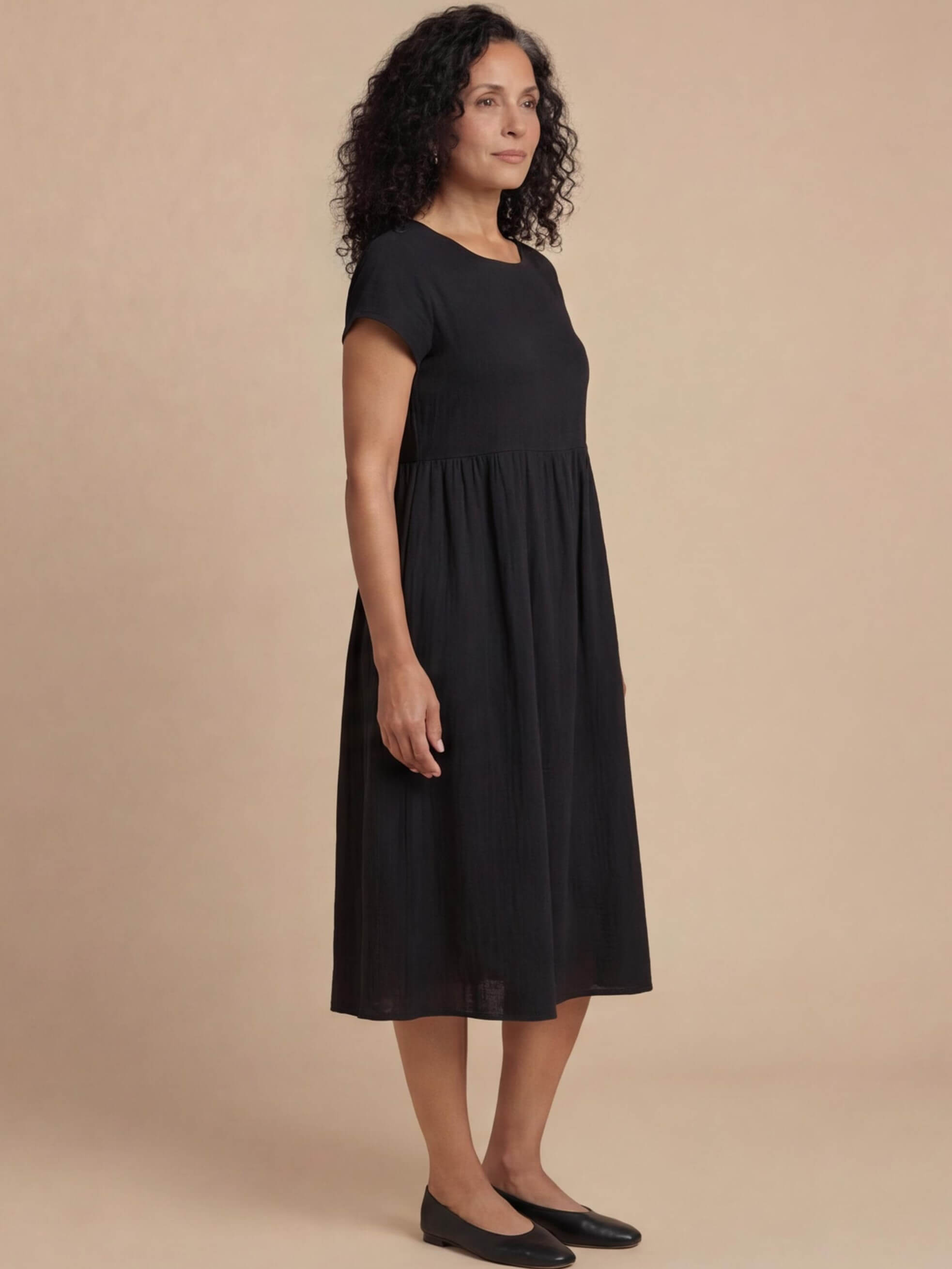 Damen Kleid – Midi Kleid mit Rundhalsausschnitt und Lockerer Passform