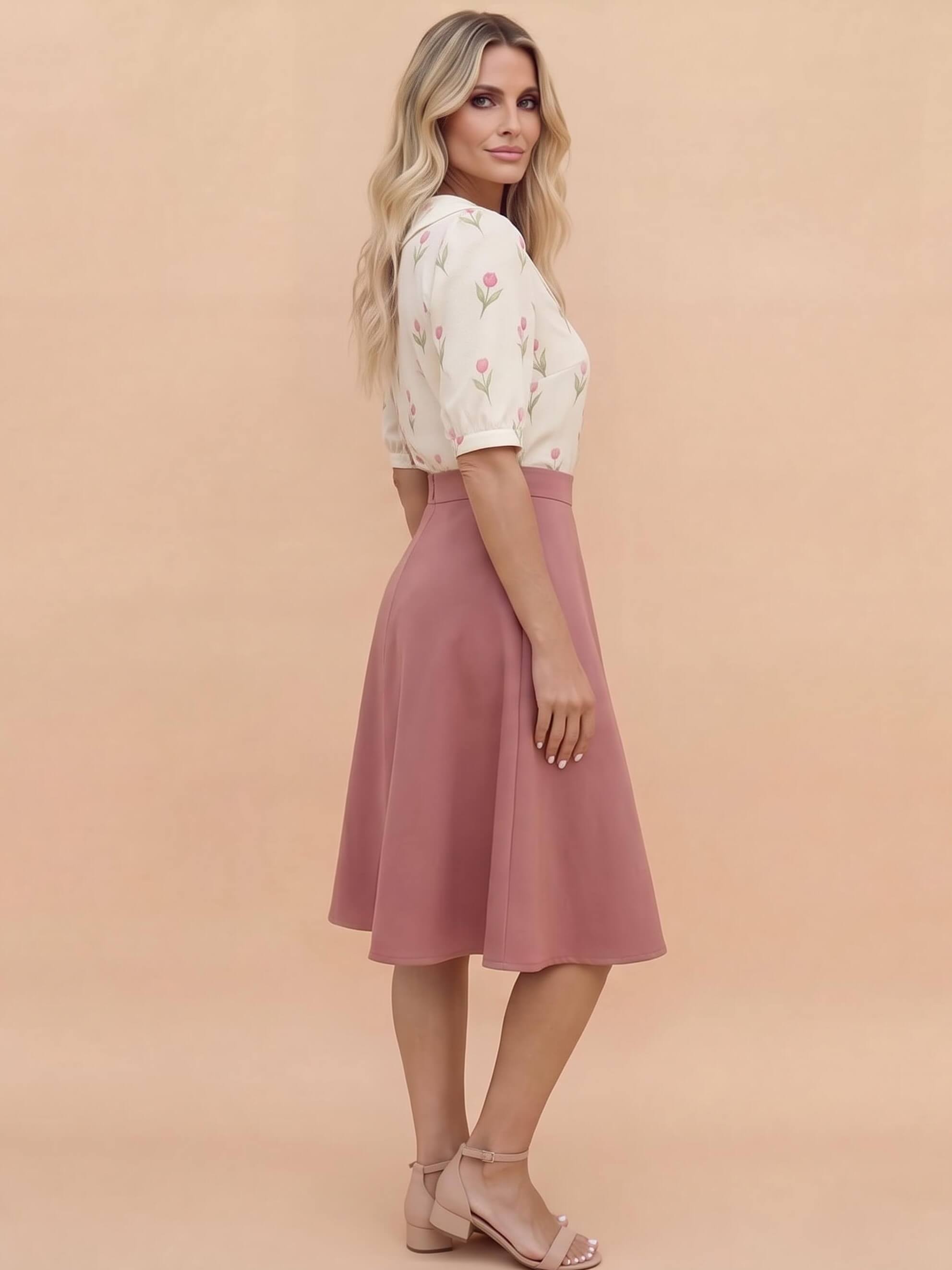 Damenbluse mit Blumenmuster und Bubikragen