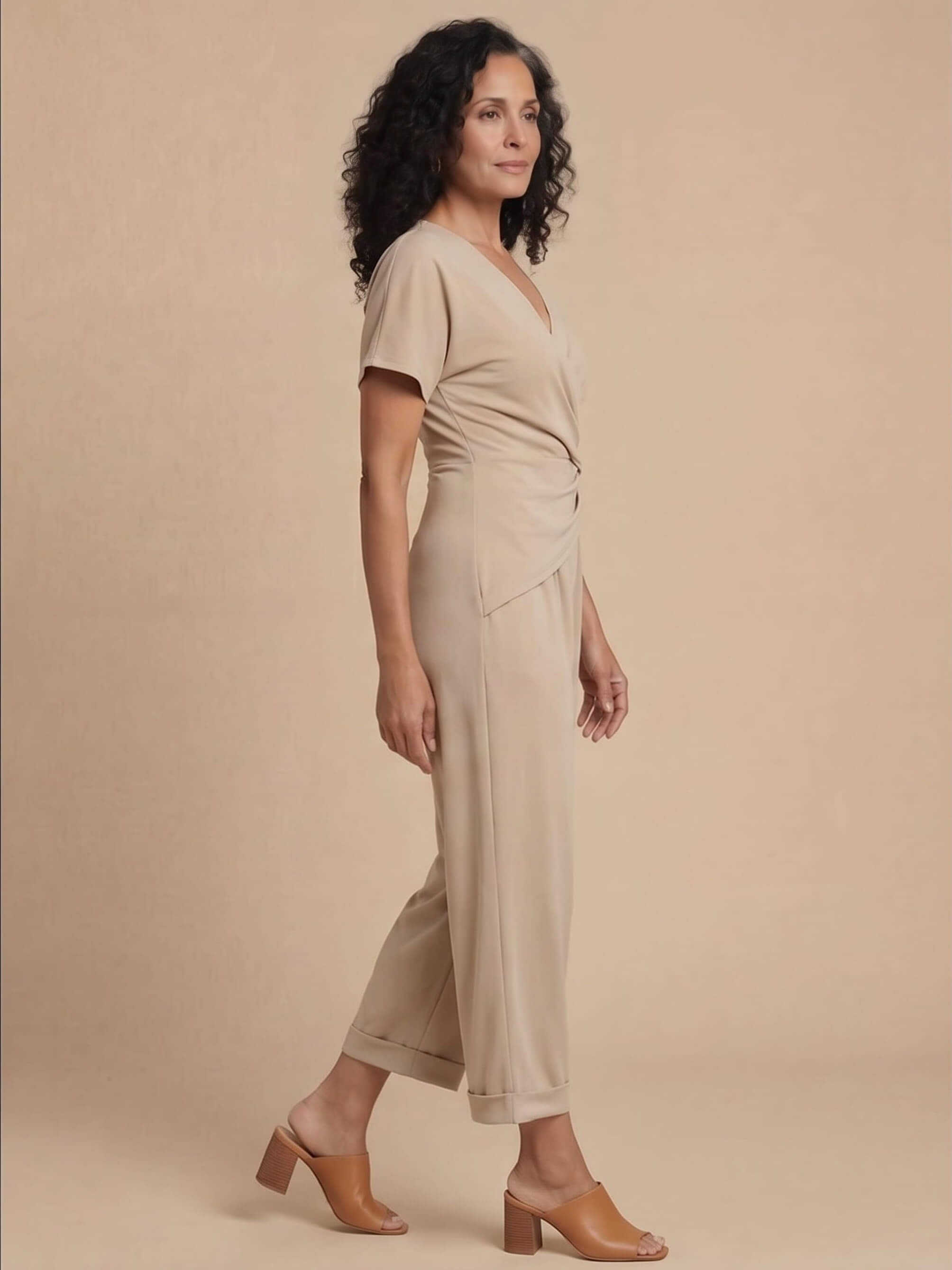 Damen-Jumpsuit in Wickeloptik mit umgeschlagenem Saum