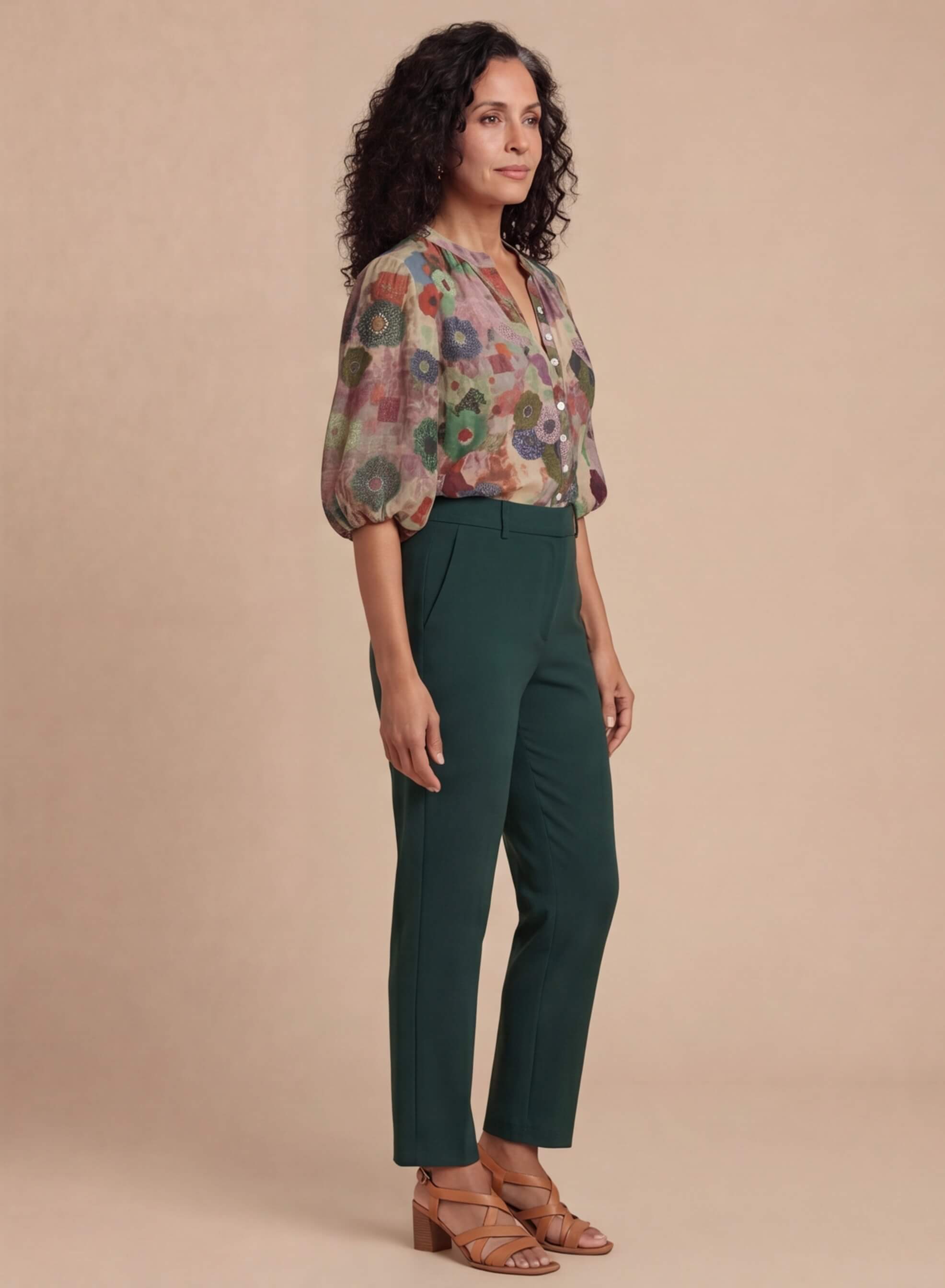 Damenbluse mit Blumenmuster und Knopfleiste – Fließende Passform