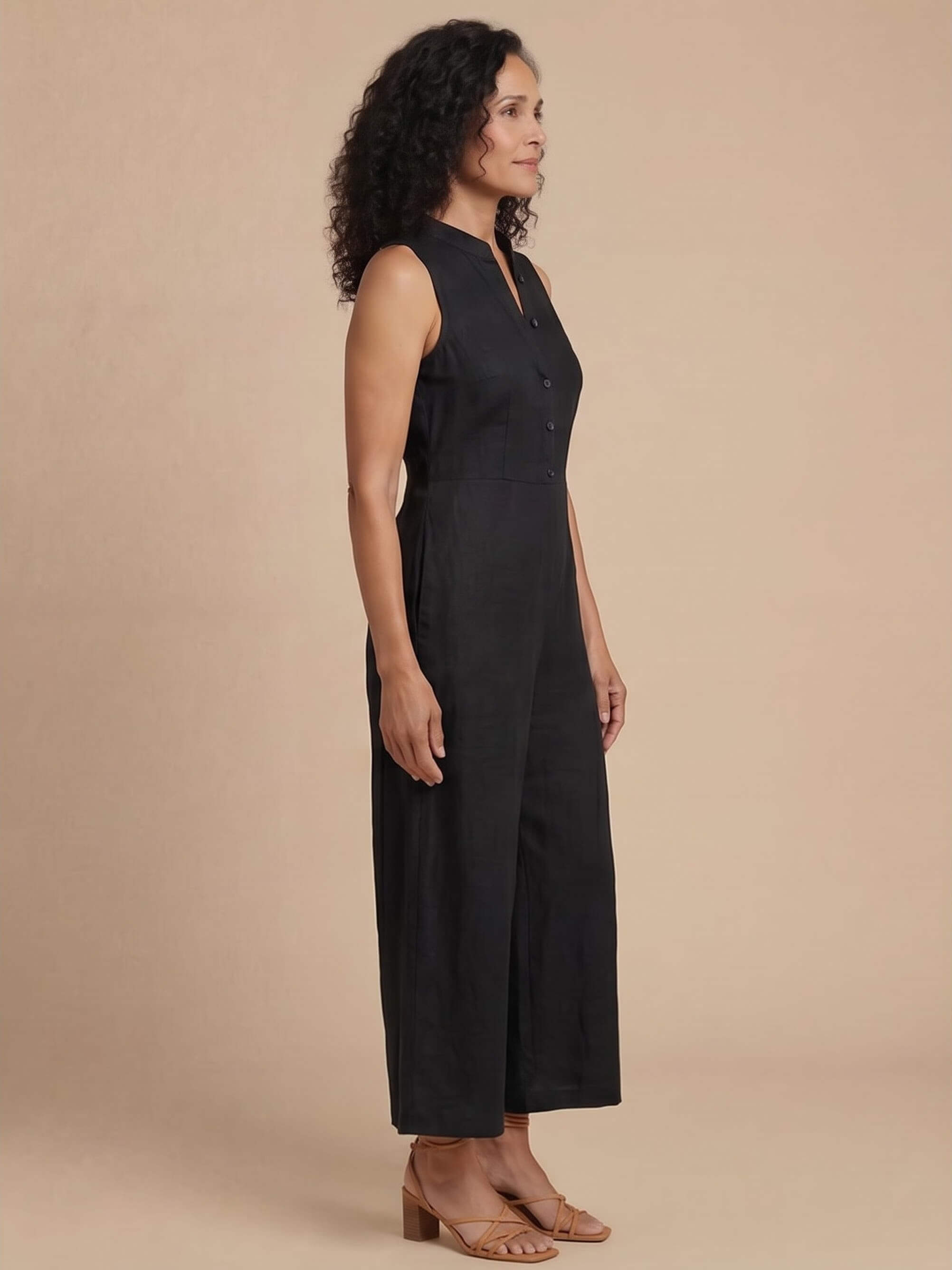 Ärmelloser Damen-Jumpsuit mit Knopfleiste und weitem Bein