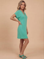 Elegantes Damenkleid mit V-Ausschnitt und kaschierender Passform