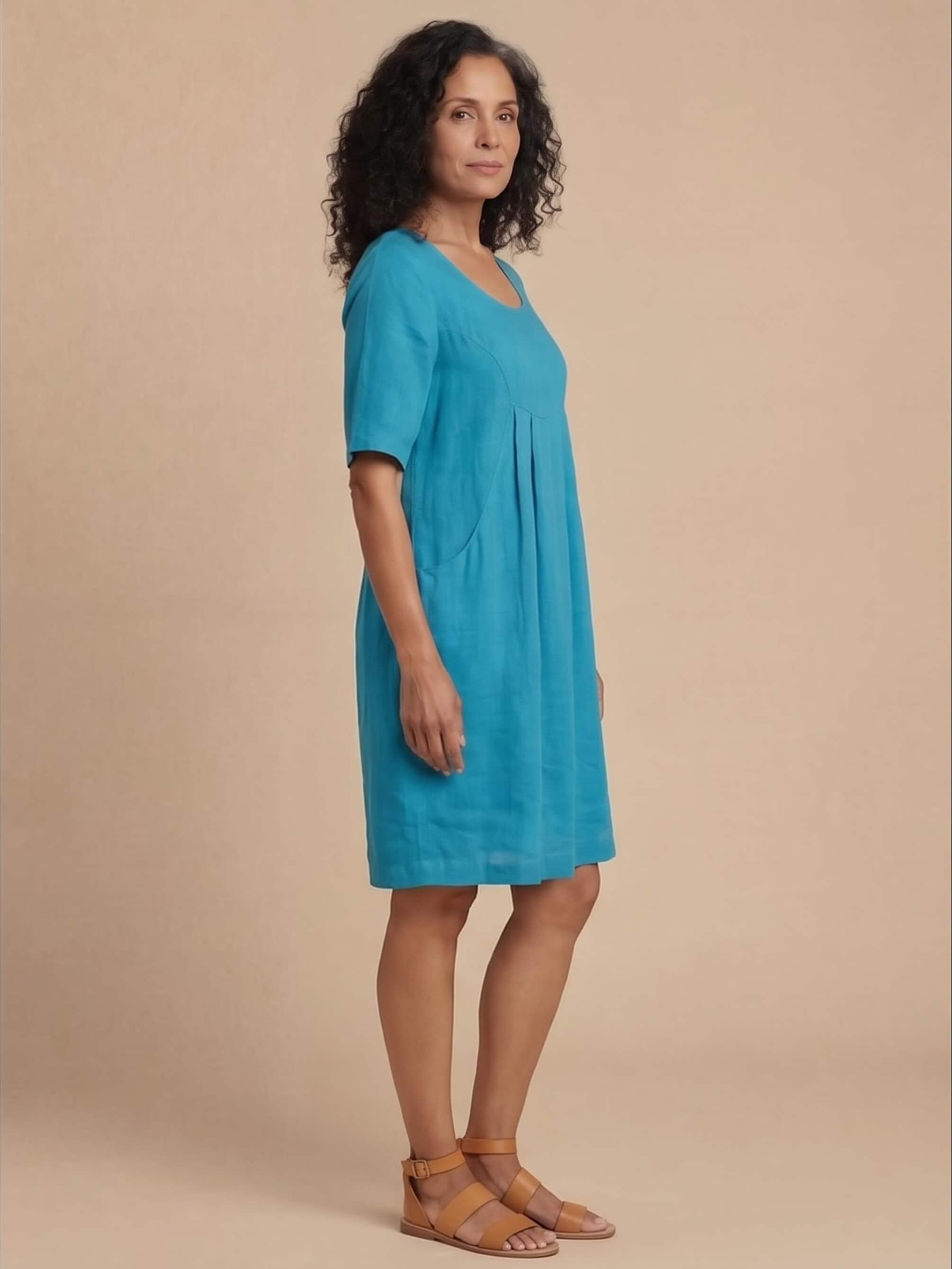 Damen-Minikleid mit Rundhalsausschnitt und Taschen