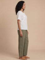 Damenbluse mit Stickerei und asymmetrischen Knopfdetails