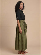 Damen-Set aus Hemdbluse und Rock mit Bindegürtel