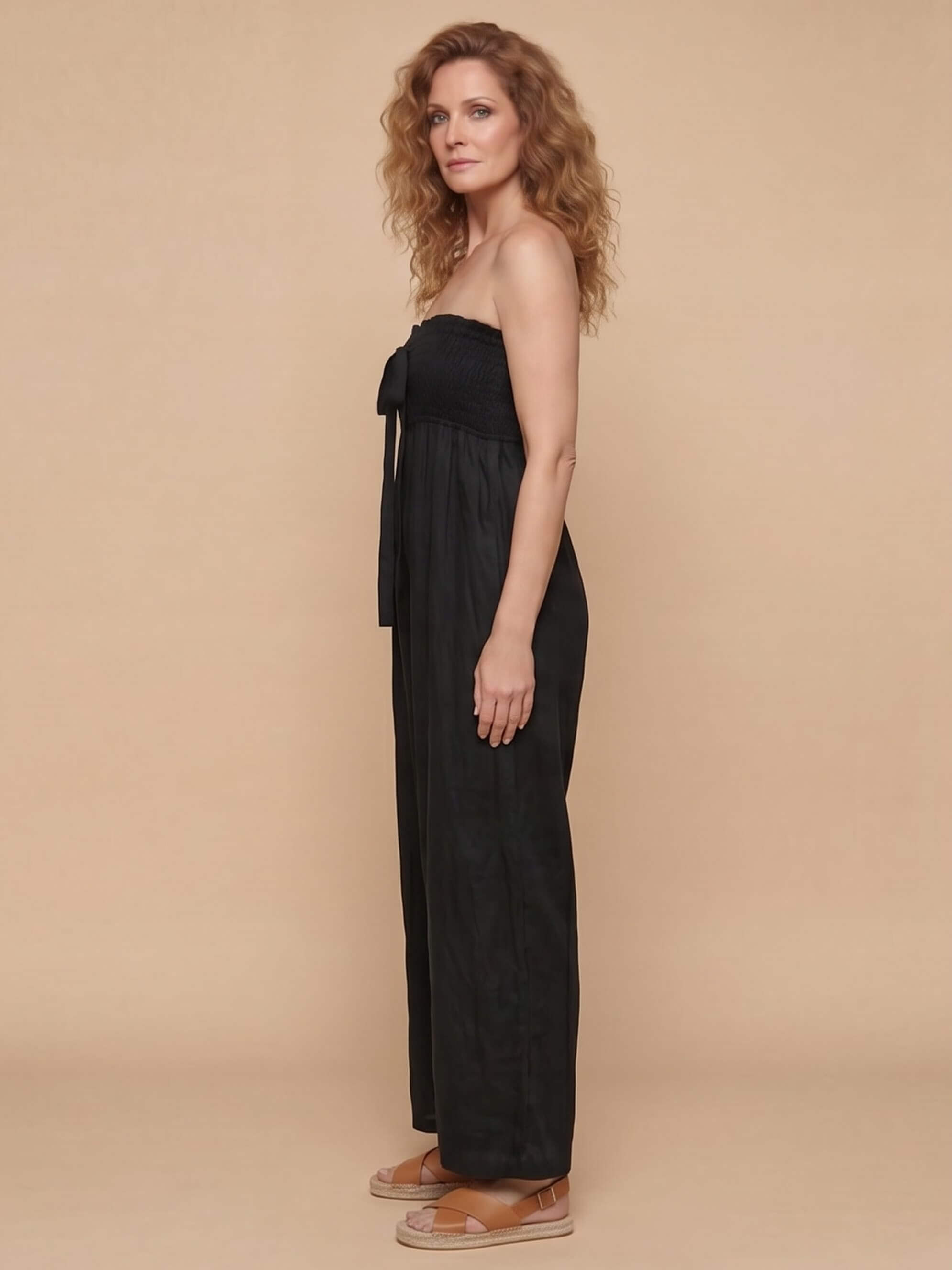 Damen-Jumpsuit mit trägerlosem Smokoberteil und weitem Bein