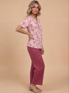 Damenbluse mit Blumenmuster und Knopfdetails