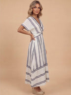 Gestreiftes Damen-Maxikleid in Wickeloptik