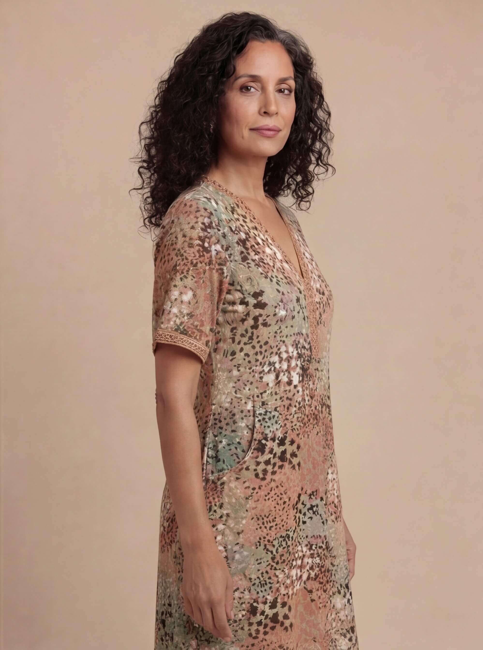 Damen-Midikleid mit Lebendigem Print – Elegant & Feminin