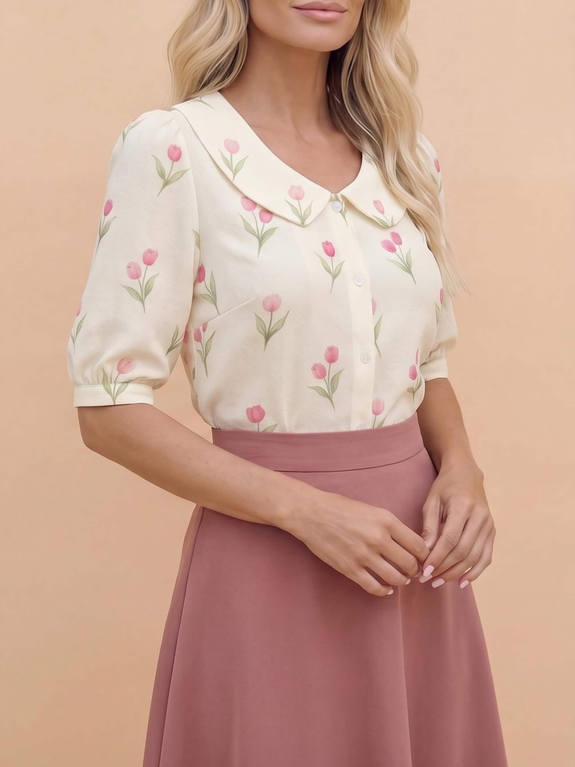 Damenbluse mit Blumenmuster und Bubikragen
