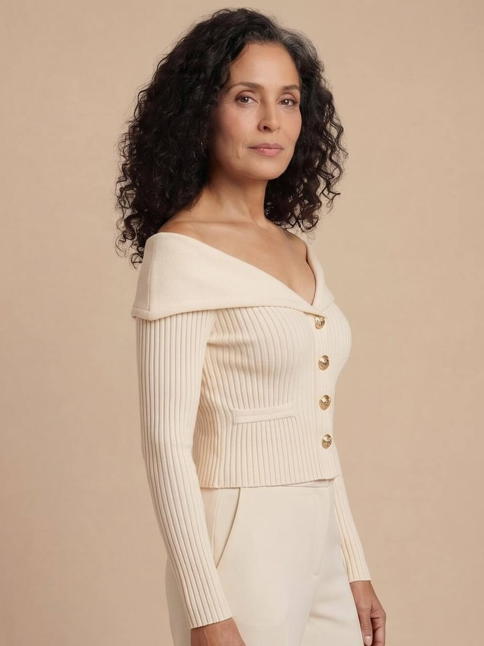 Eleganter Damen Off-Shoulder Cardigan mit Goldknöpfen