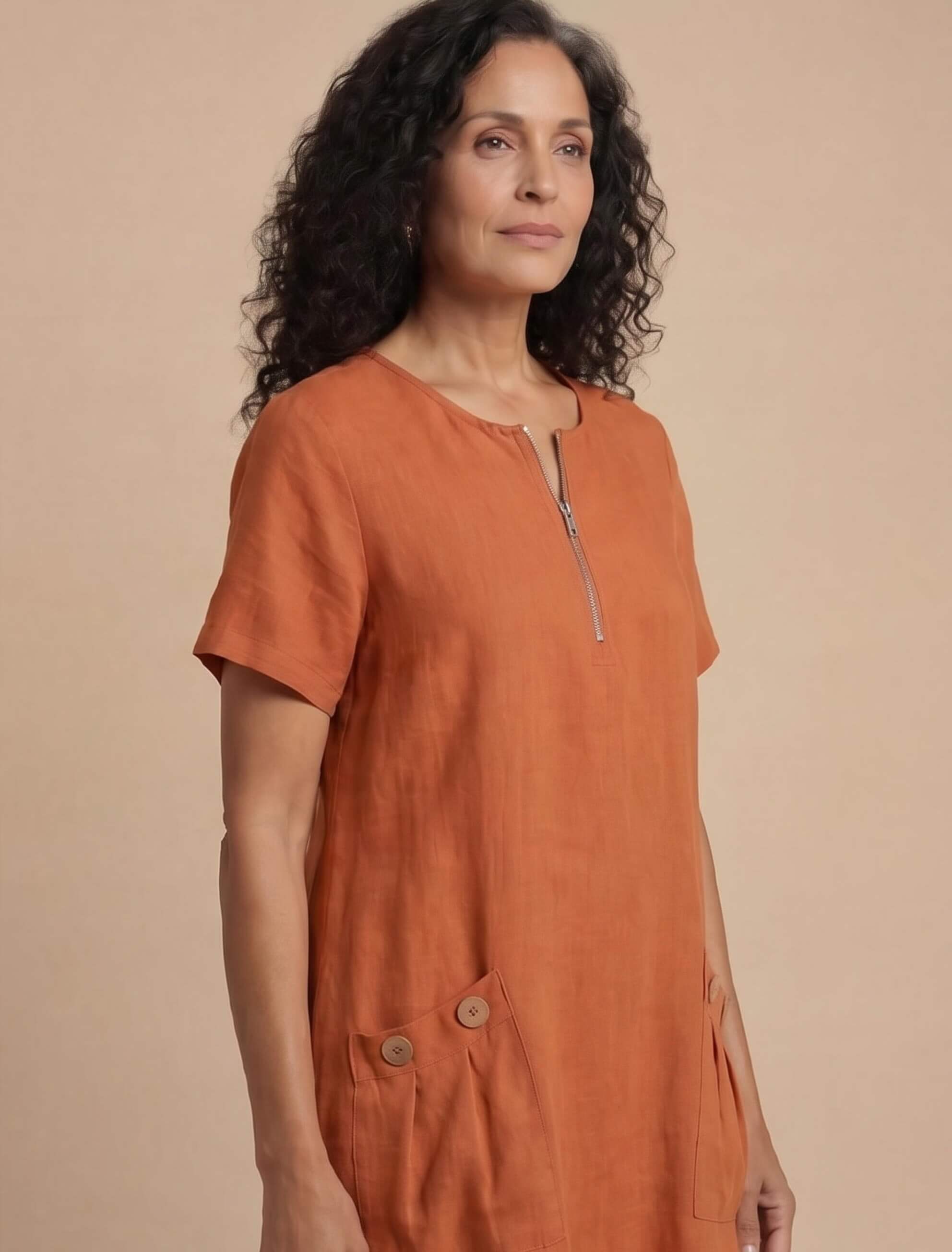 Damen-Minikleid mit Reißverschluss-Ausschnitt und Taschen