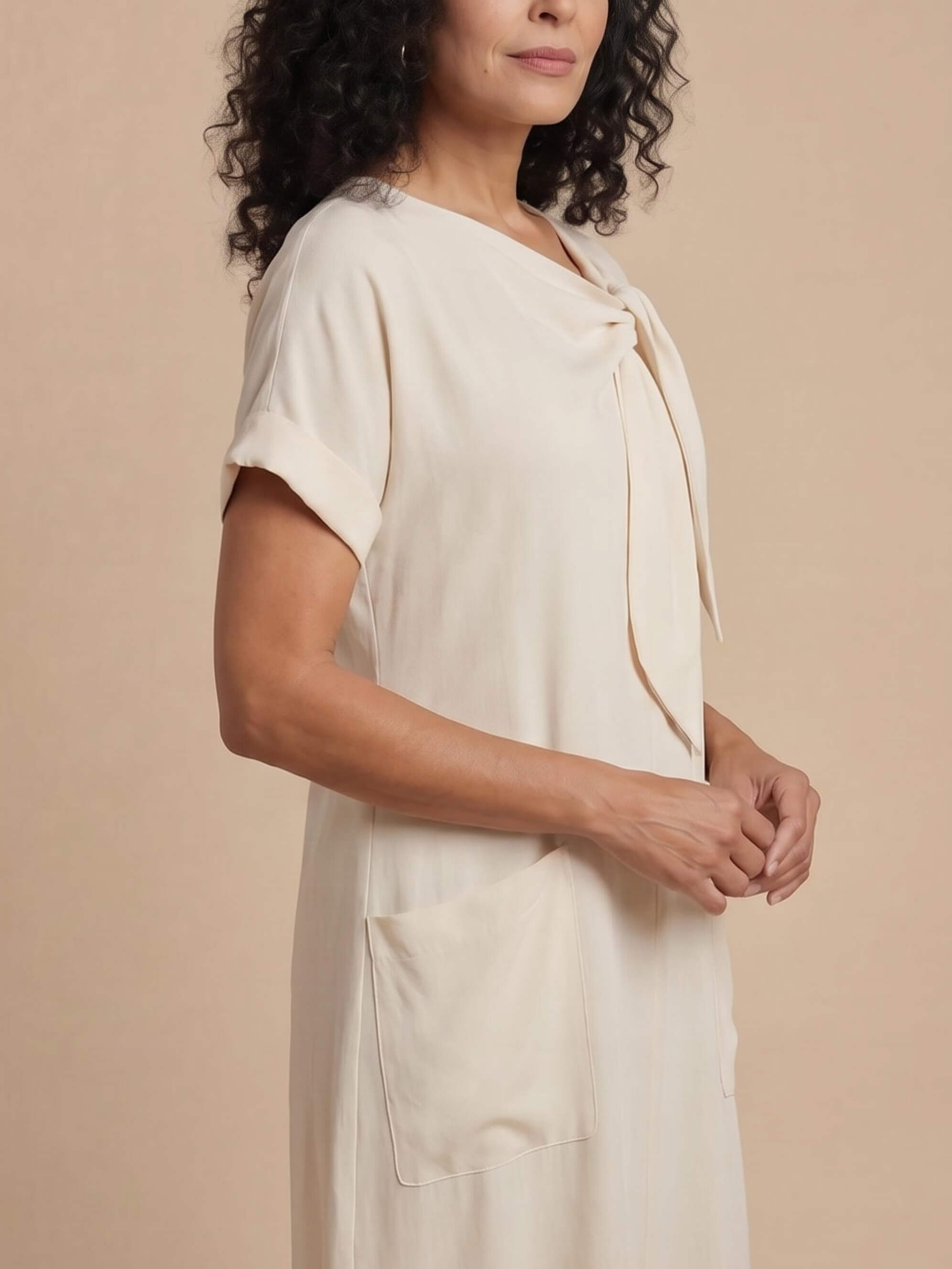 Damen-Maxikleid mit Schleifen-Ausschnitt und Taschen