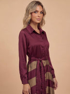 Gestreiftes Damen-Maxi-Hemdkleid mit Bindegürtel