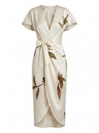 Damen-Wickelkleid mit Blättermuster und Bindegürtel