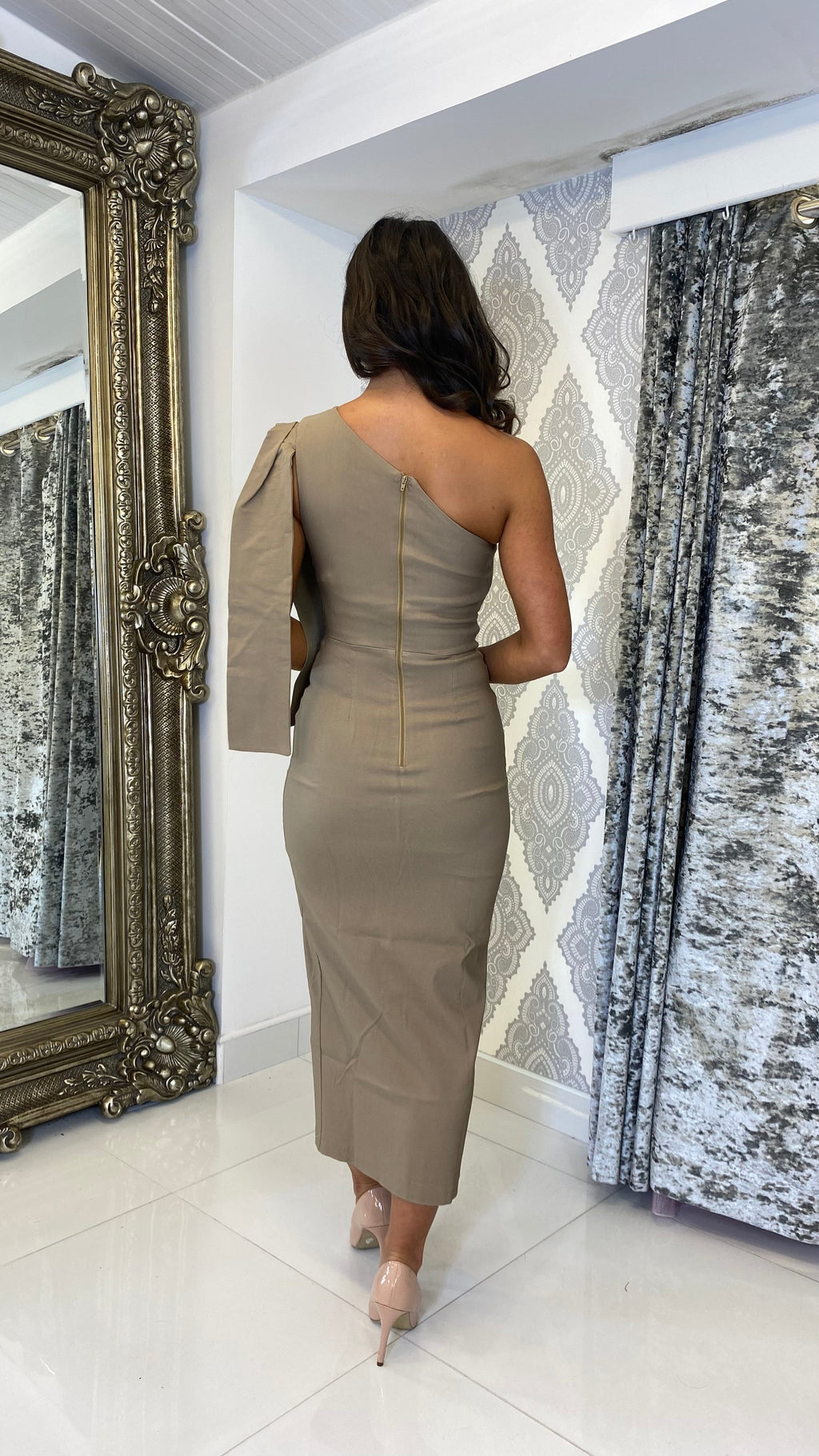 Elara One-Shoulder Midi Kleid – Taupe