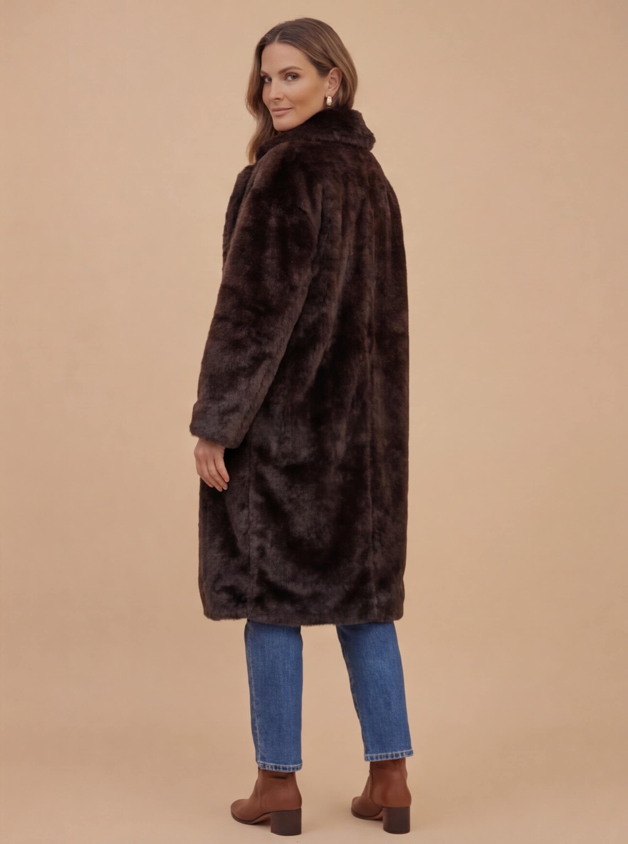 Damen Kunstfellmantel – Lang, warm & luxuriös