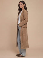 Damen Mantel – Langer Velours Trenchcoat in Camel
