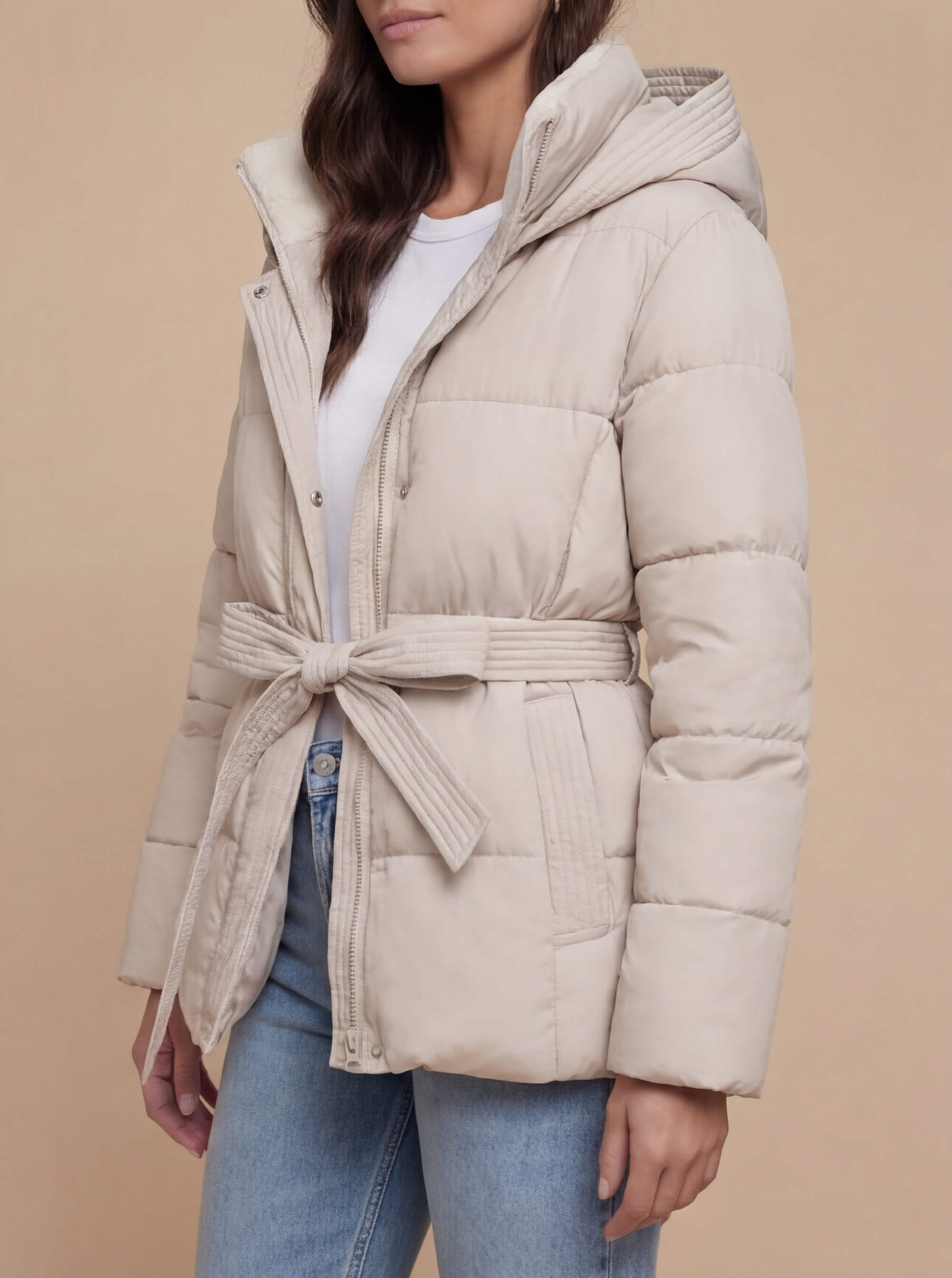Damen Winter Steppjacke – Taillierte Kapuzenjacke mit Bindegürtel