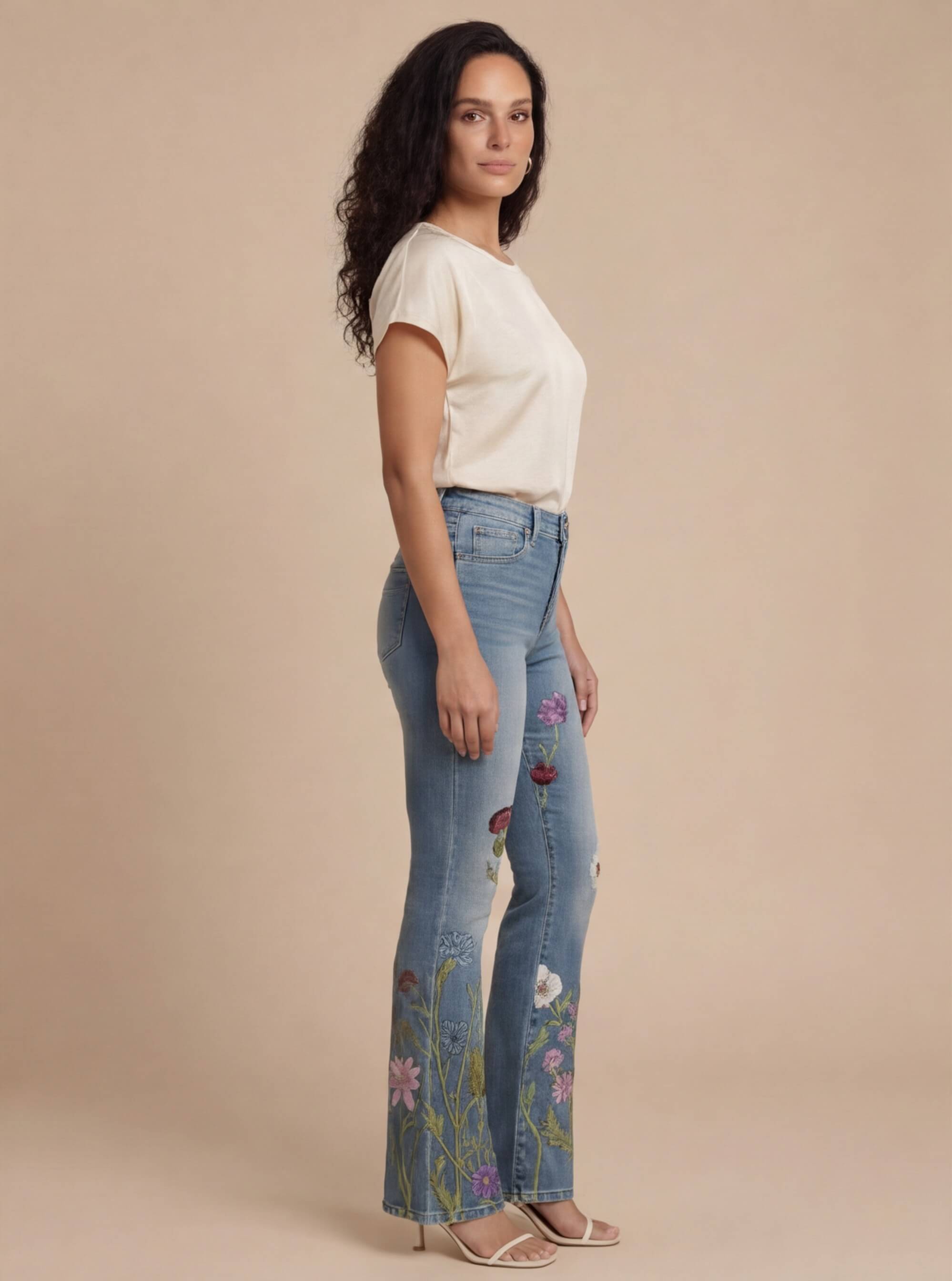 Damen Jeans – Bestickte Blumenjeans mit hohem Bund