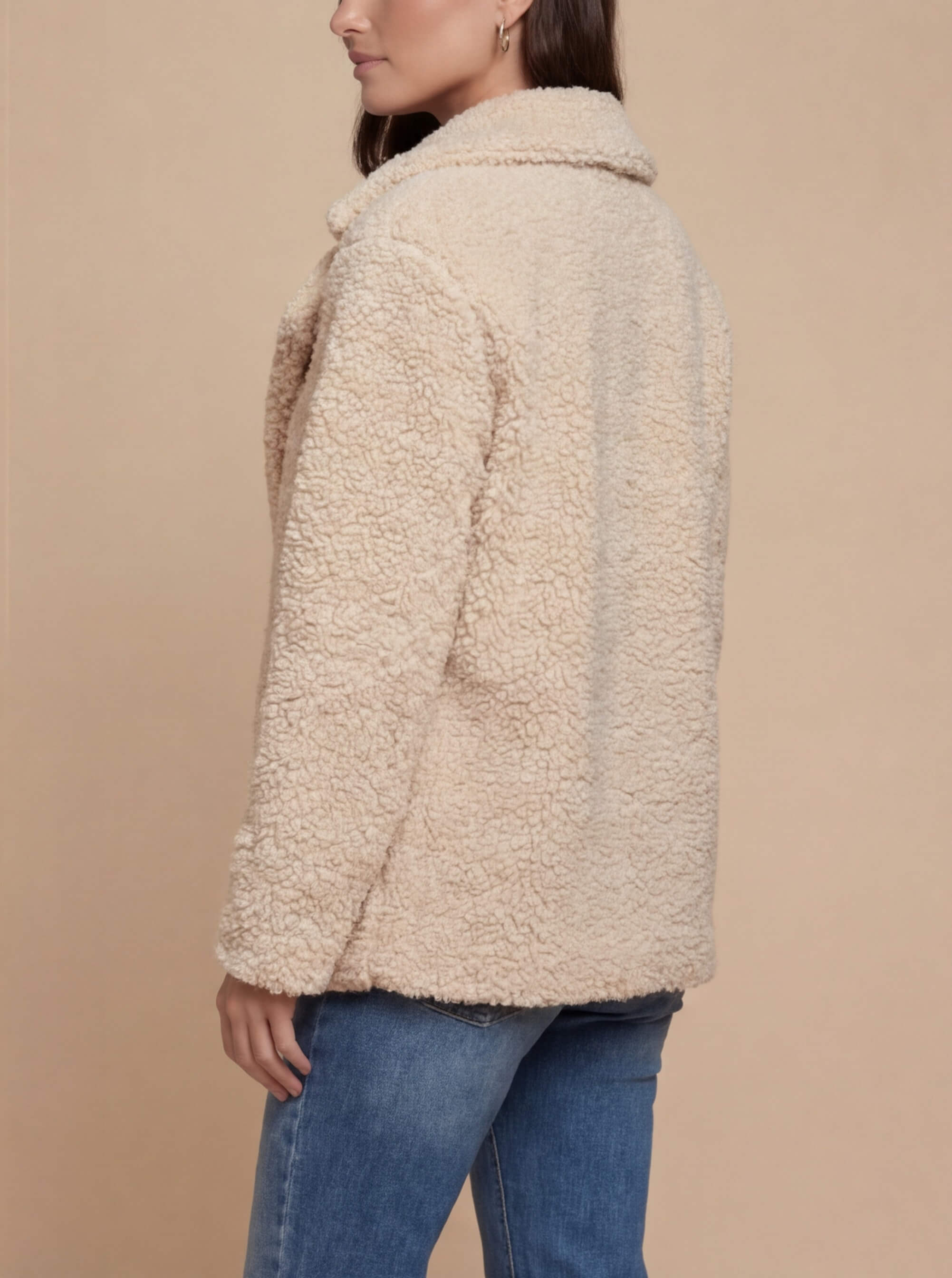 Damen Teddy Wintermantel – Kurz, Warm & Zeitlos