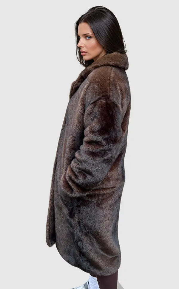 Damen Wintermantel – Langer Kuscheliger Kunstfell Mantel in Schokobraun