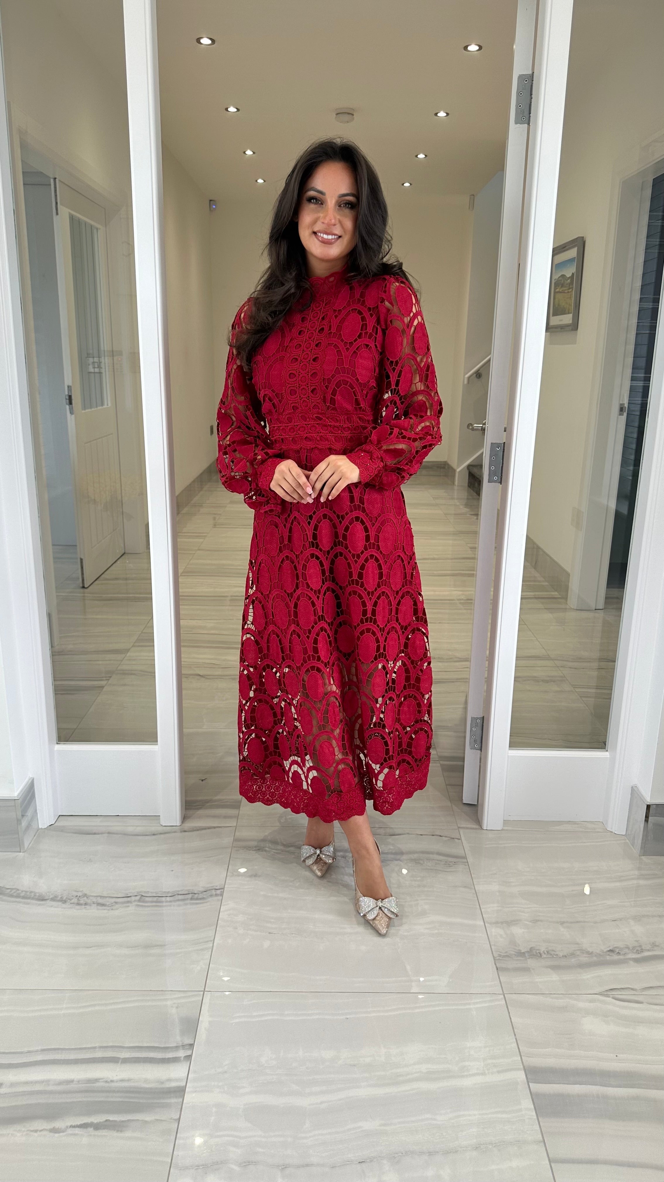 Lucia Langarm Spitzenkleid – Burgunderrot