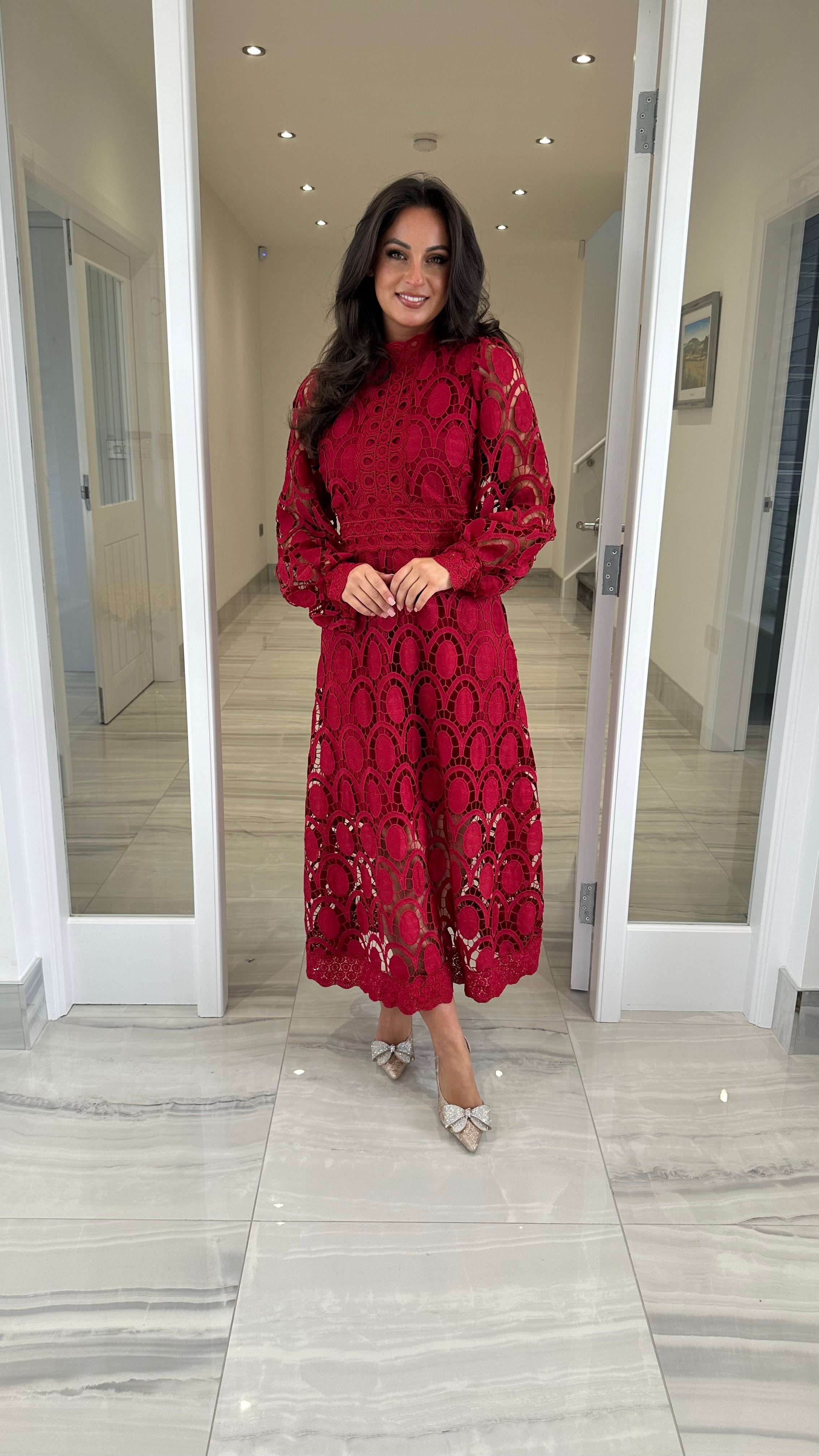 Lucia Langarm Spitzenkleid – Burgunderrot