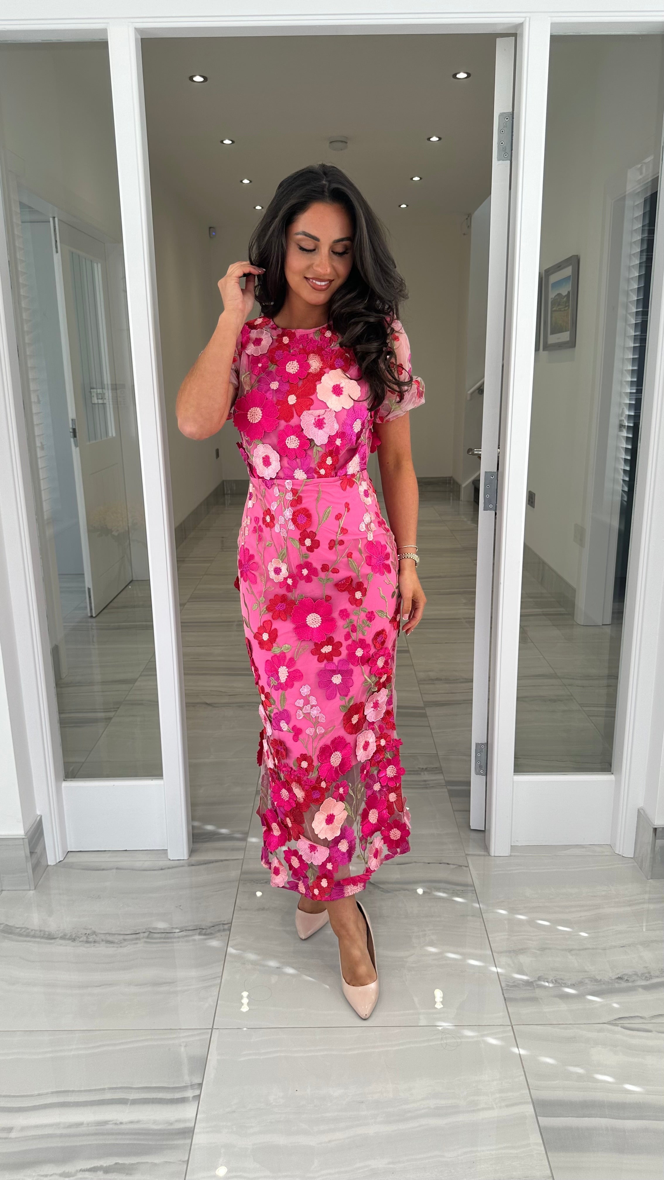 Maribel Midi-Kleid mit 3D-Blüten – Pink