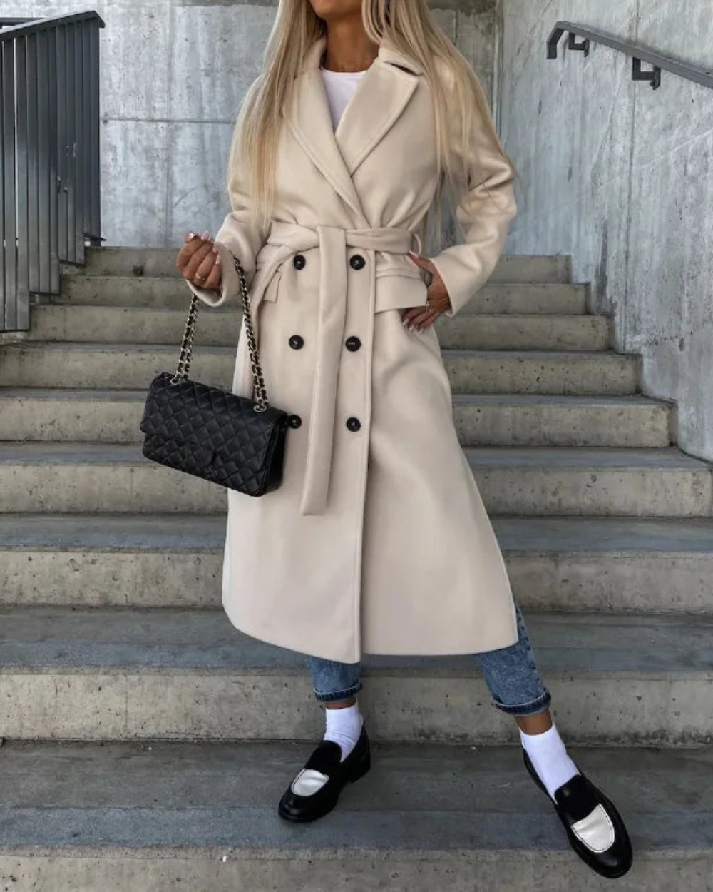 Damen Mantel – Lang, Elegant & Mit Reverskragen