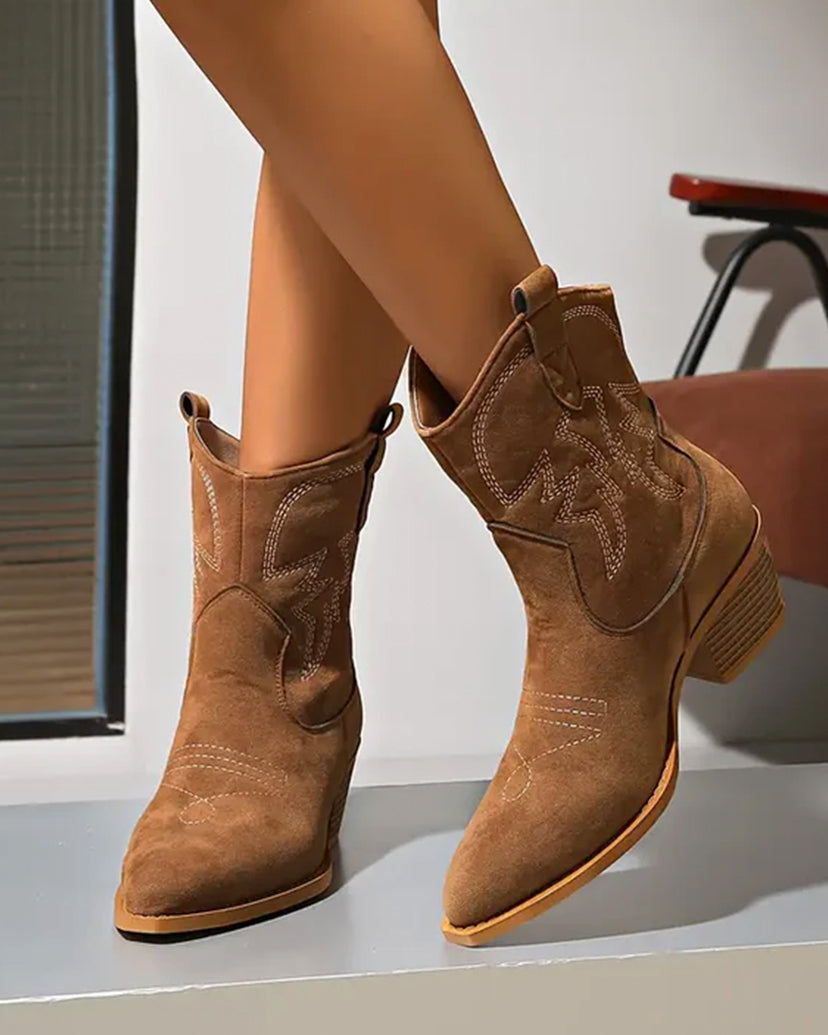 Savannah Wildleder Cowboy Ankle Boots