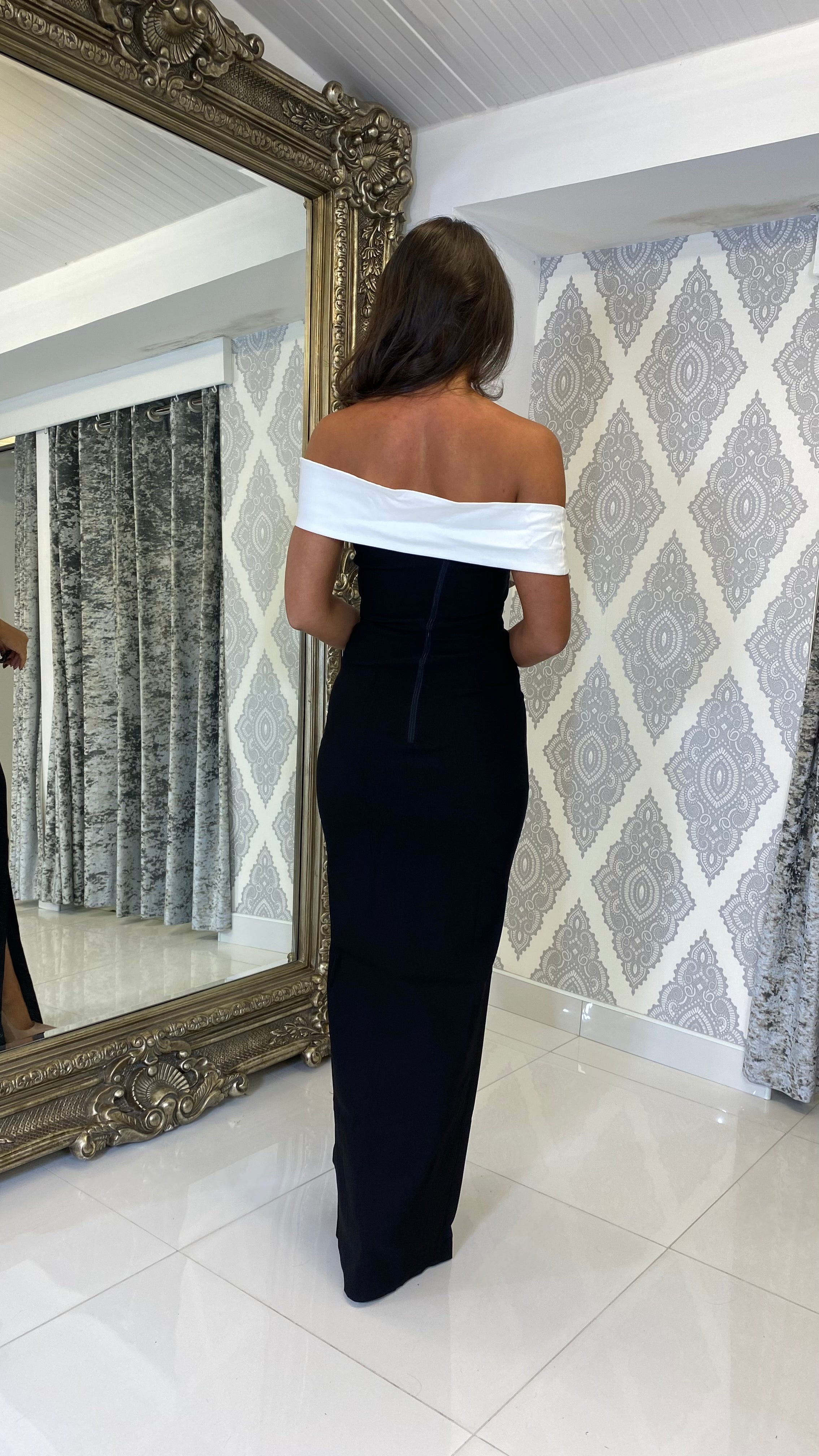 Serena Bardot Maxikleid – Monochrom