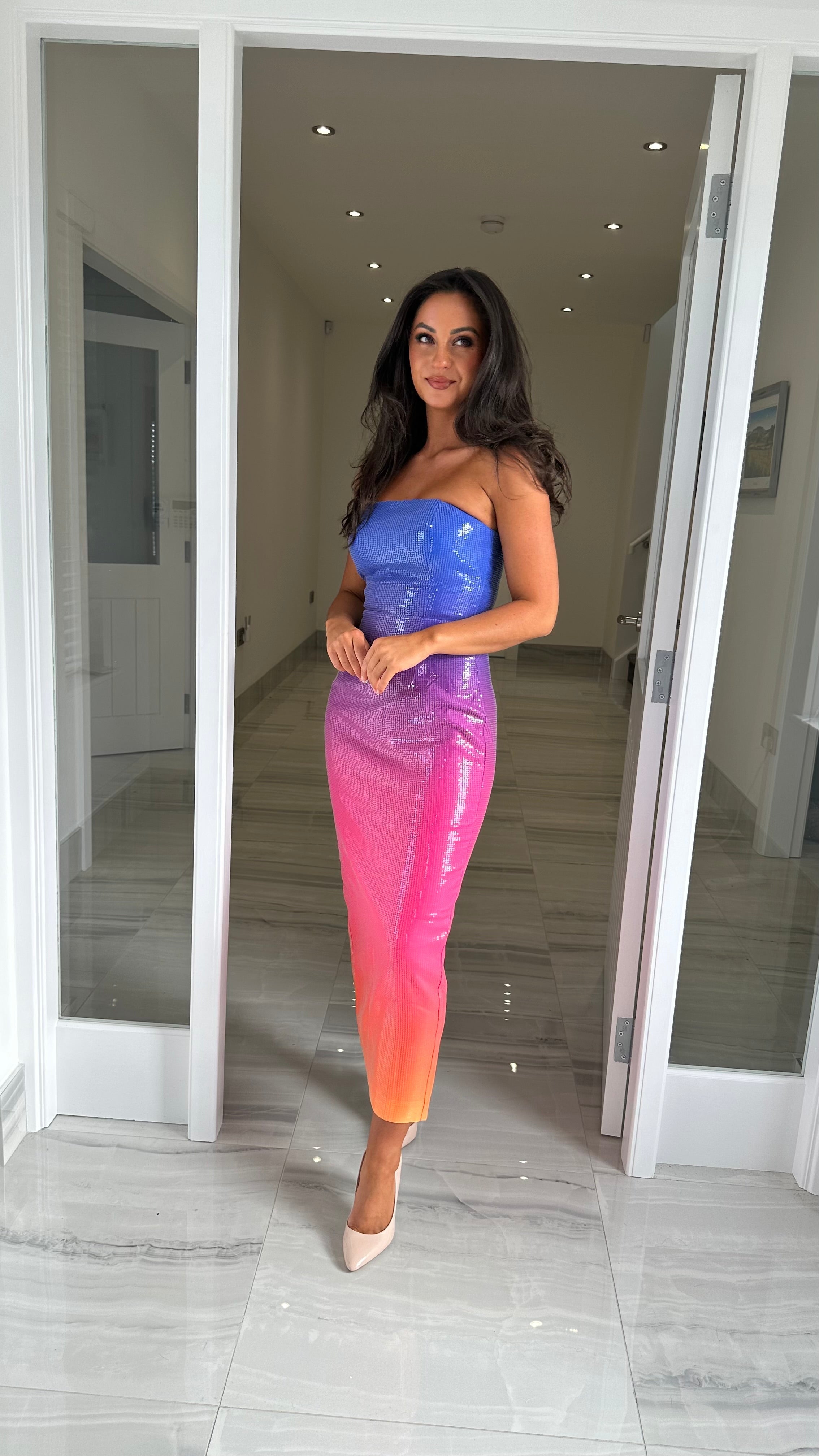Sienna Pailletten Trägerloses Kleid – Regenbogen